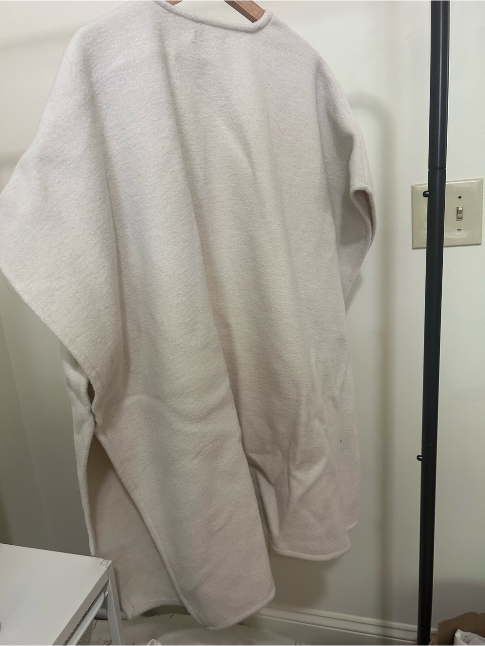 LOFT Men's Cream Crewneck Sweater